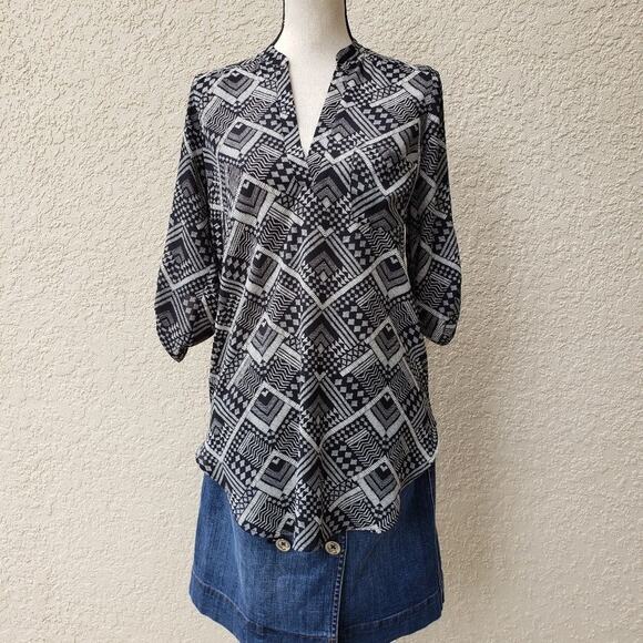 Lush Tunic Womens Top Size XS Geometric Print Rolled Sleeves V Neck Pullover - Picture 1 of 8